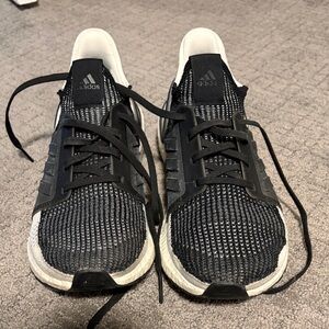 GUC Adidas Ultraboost Black & White Tennis Shoes. Size 9.5